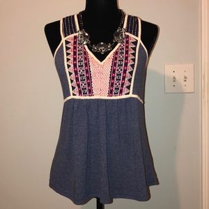 Evereve Under Skies Embroidered Piped Tank